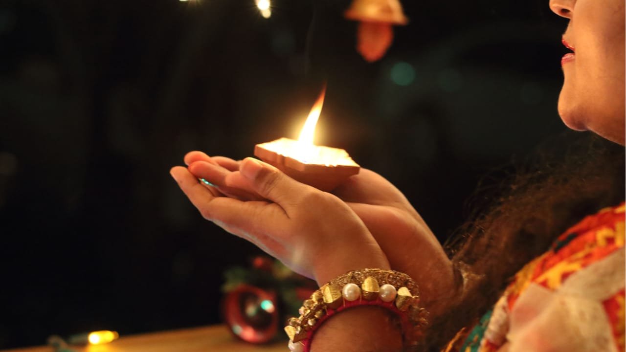 karthigai-deepam-2025-how-many-lamps-to-light